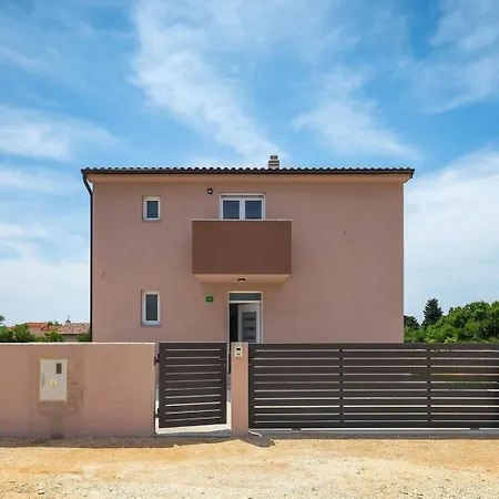 Mit Privatpool Fuer 8 Personen Ca 178 Qm In Pula, Istrien Istrische Riviera