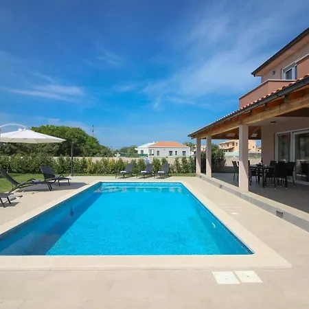 Mit Privatpool Fuer 8 Personen Ca 178 Qm In Pula, Istrien Istrische Riviera Holiday home