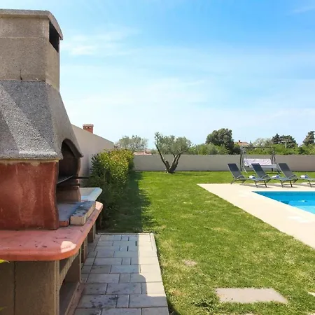 Holiday home Mit Privatpool Fuer 8 Personen Ca 178 Qm In Pula, Istrien Istrische Riviera