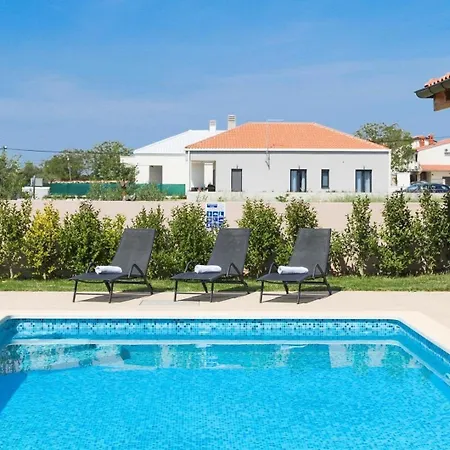 Mit Privatpool Fuer 8 Personen Ca 178 Qm In Pula, Istrien Istrische Riviera Holiday home *