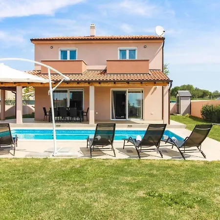 Mit Privatpool Fuer 8 Personen Ca 178 Qm In Pula, Istrien Istrische Riviera Holiday home *